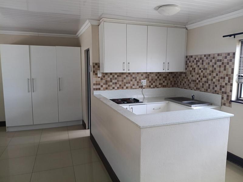 1 Bedroom Property for Sale in Goodwood Central Western Cape